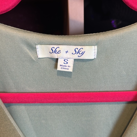 She + Sky sage sleeveless front tie with modesty snap v neck romper size S - Picture 2 of 3